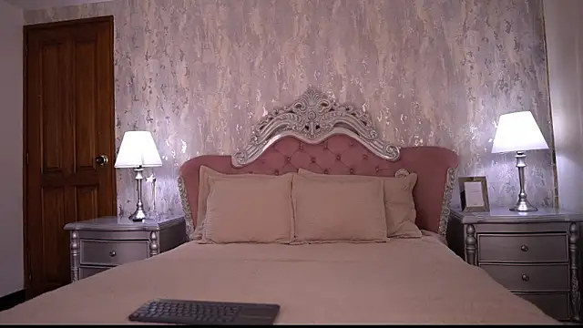 Snapshot of AngelineConnor chatting on 06-11-26, 10:08 AngelineConnor online show from 06-11-26, 10:08