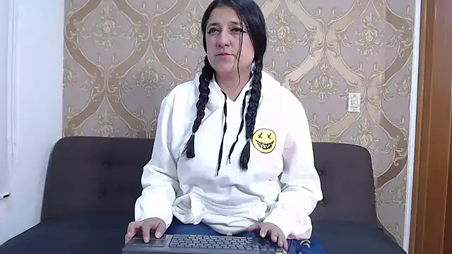 Snapshot of dakota_guirl chatting on 12-17-24, 03:06 dakota guirl online show from 12-17-24, 03:06