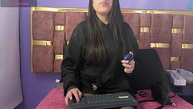 Snapshot of dakota_guirl chatting on 03-21-25, 03:33 dakota guirl online show from 03-21-25, 03:33