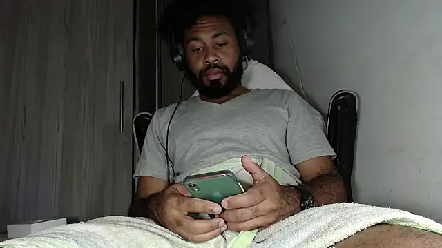 KaelMoreau online show from 03-06-25, 04:41