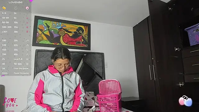 Vahiolet smith online show from 11-05-25, 03:28