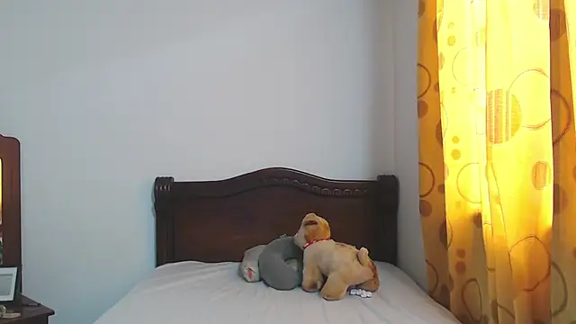 Snapshot of StormiHills chatting on 11-16-25, 06:24 StormiHills online show from 11-16-25, 06:24