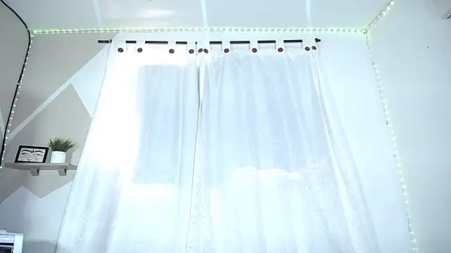 Hillary queen online show from 03-13-25, 03:39