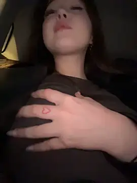 Snapshot of Peachy_Dream chatting on 10-28-25, 06:32 Peachy Dream online show from 10-28-25, 06:32