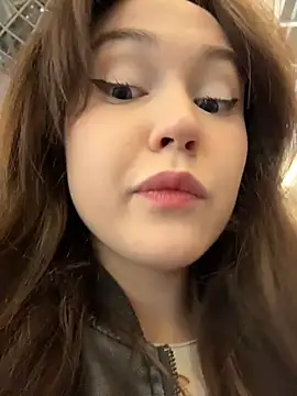 Snapshot of Peachy_Dream chatting on 11-21-25, 03:33 Peachy Dream online show from 11-21-25, 03:33