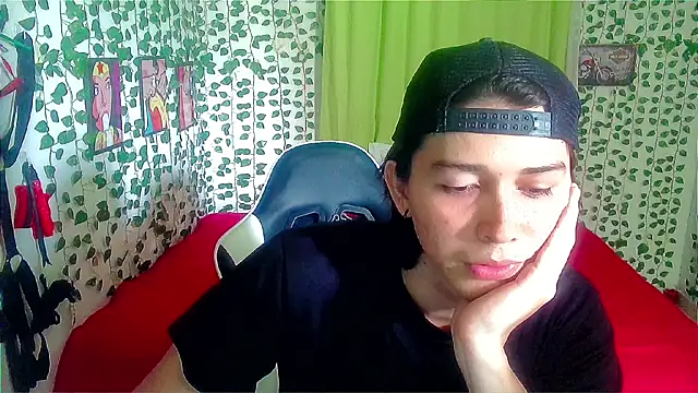 Snapshot of Andy_gray chatting on 06-02-26, 05:04 Andy gray online show from 06-02-26, 05:04
