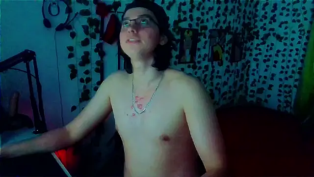 Snapshot of Andy_gray chatting on 06-30-26, 07:48 Andy gray online show from 06-30-26, 07:48