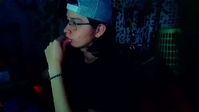 Snapshot of Andy_gray chatting on 07-04-26, 11:49 Andy gray online show from 07-04-26, 11:49