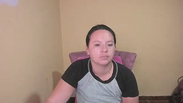 Snapshot of lauraguzman chatting on 07-08-26, 03:55 lauraguzman online show from 07-08-26, 03:55