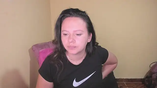 Snapshot of lauraguzman chatting on 07-09-26, 03:54 lauraguzman online show from 07-09-26, 03:54