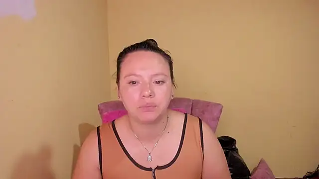 Snapshot of lauraguzman chatting on 07-14-26, 02:38 lauraguzman online show from 07-14-26, 02:38