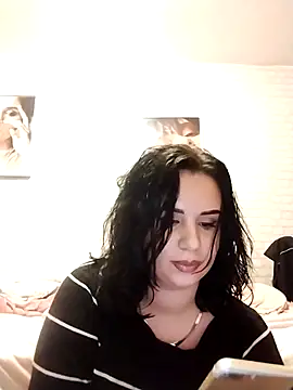 AdelinaJude online show from 01-05-25, 08:21