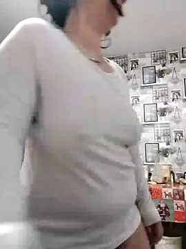 AdelinaJude online show from 01-26-25, 04:20