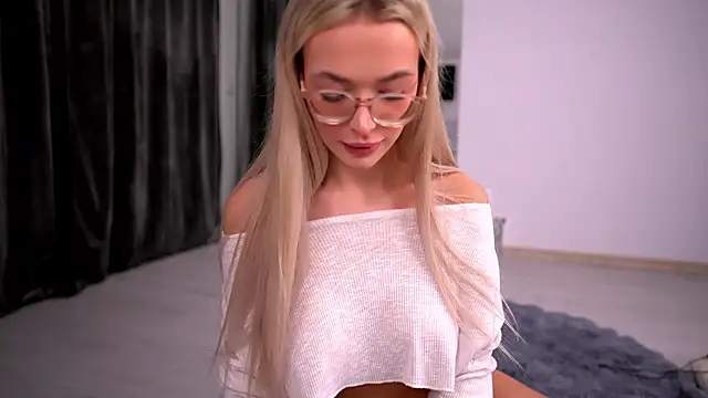 Snapshot of KylieJoyce chatting on 01-18-26, 09:51 KylieJoyce online show from 01-18-26, 09:51