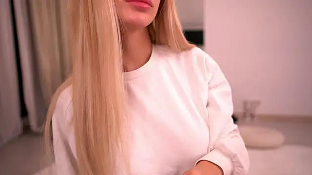 Snapshot of KylieJoyce chatting on 02-10-26, 06:34 KylieJoyce online show from 02-10-26, 06:34