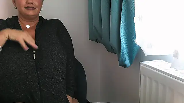 hotsierra4u online show from 10-22-25, 11:43