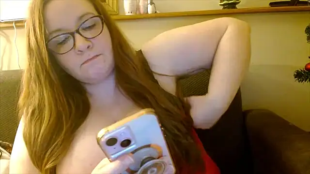 Snapshot of KayleeHollyxxx chatting on 01-16-26, 06:06 KayleeHollyxxx online show from 01-16-26, 06:06