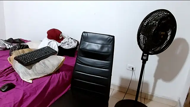 Snapshot of BrandonStond chatting on 04-22-26, 03:53 BrandonStond online show from 04-22-26, 03:53