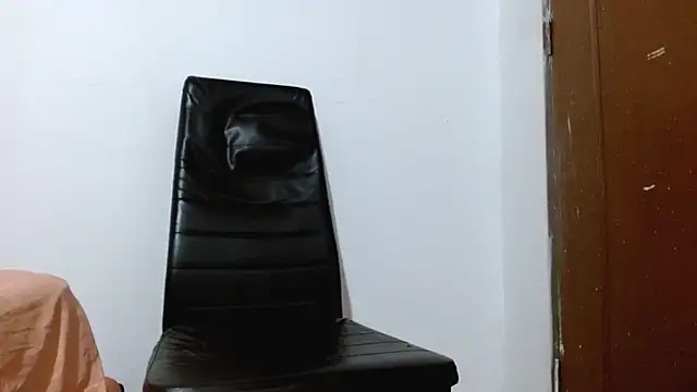 Snapshot of BrandonStond chatting on 05-11-26, 04:51 BrandonStond online show from 05-11-26, 04:51