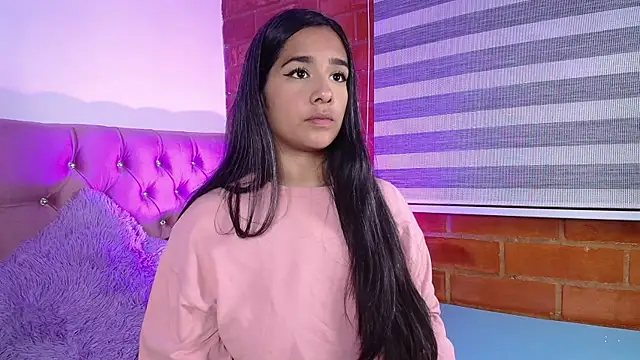 Snapshot of Maeena chatting on 12-11-24, 11:21 Maeena online show from 12-11-24, 11:21