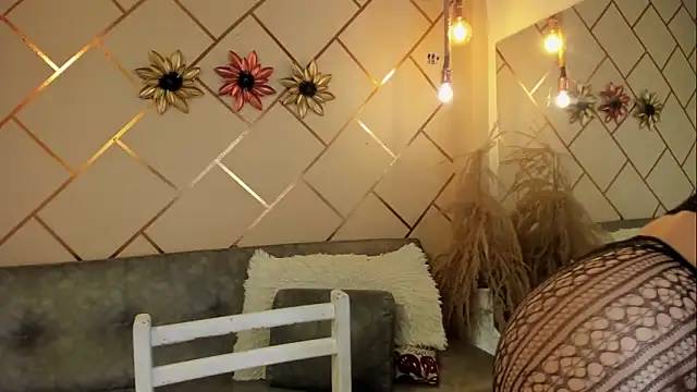 marianeporter   online show from 11-18-25, 10:03