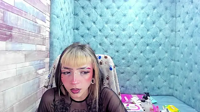 Snapshot of Samantha_Smiith chatting on 12-21-25, 04:30 Samantha Smiith online show from 12-21-25, 04:30