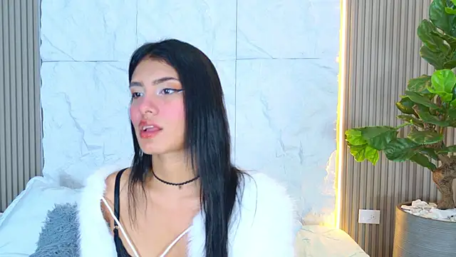 Snapshot of LaurenRodriiguez chatting on 04-13-26, 12:43 LaurenRodriiguez online show from 04-13-26, 12:43