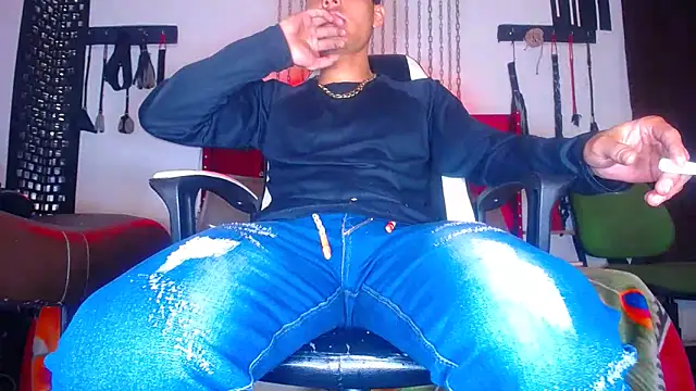 Snapshot of RandyAA_D chatting on 12-04-24, 06:11 RandyAA D online show from 12-04-24, 06:11