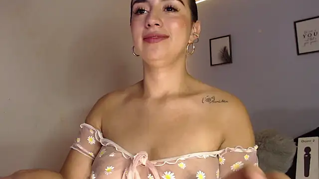 Snapshot of SophiaJoliebm chatting on 12-06-24, 07:32 SophiaJoliebm online show from 12-06-24, 07:32