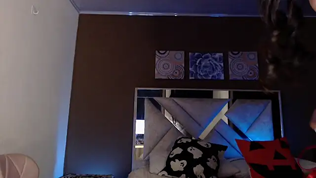 Snapshot of SophiaJoliebm chatting on 10-23-25, 04:45 SophiaJoliebm online show from 10-23-25, 04:45