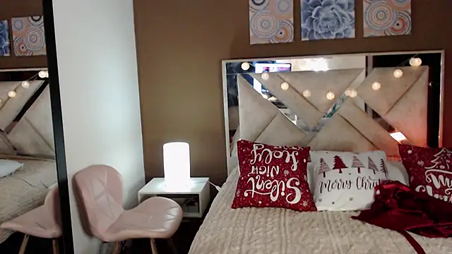 Snapshot of SophiaJoliebm chatting on 11-28-25, 04:48 SophiaJoliebm online show from 11-28-25, 04:48