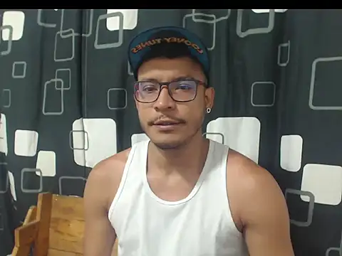 Snapshot of CharlesLeeRay chatting on 11-09-25, 04:44 CharlesLeeRay online show from 11-09-25, 04:44