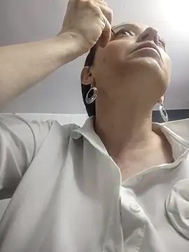 catalinamommyx online show from 10-01-25, 01:55