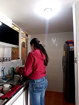 Bonny Klote online show from 03-18-25, 04:04