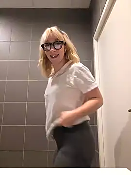 Snapshot of Giuliana_baby chatting on 02-04-25, 09:49 Giuliana baby online show from 02-04-25, 09:49