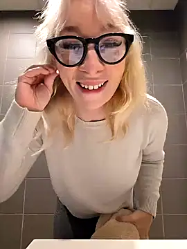 Snapshot of Giuliana_baby chatting on 02-14-25, 10:28 Giuliana baby online show from 02-14-25, 10:28