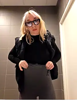 Snapshot of Giuliana_baby chatting on 03-21-25, 08:50 Giuliana baby online show from 03-21-25, 08:50