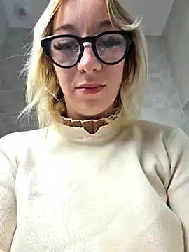 Snapshot of Giuliana_baby chatting on 09-13-25, 04:23 Giuliana baby online show from 09-13-25, 04:23