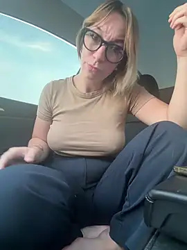 Snapshot of Giuliana_baby chatting on 10-11-25, 05:11 Giuliana baby online show from 10-11-25, 05:11