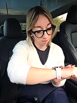 Snapshot of Giuliana_baby chatting on 10-23-25, 04:06 Giuliana baby online show from 10-23-25, 04:06