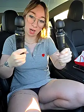 Snapshot of Giuliana_baby chatting on 11-26-25, 09:21 Giuliana baby online show from 11-26-25, 09:21