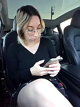 Snapshot of Giuliana_baby chatting on 11-30-25, 07:45 Giuliana baby online show from 11-30-25, 07:45