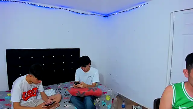 Alexander and Xiao online show from 03-01-25, 08:42