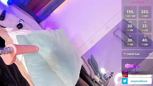 Snapshot of MADISSONLOVE_ chatting on 02-01-25, 03:07 MADISSONLOVE online show from 02-01-25, 03:07