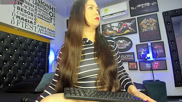 Snapshot of MADISSONLOVE_ chatting on 03-20-25, 12:11 MADISSONLOVE online show from 03-20-25, 12:11