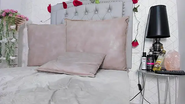 Katalella murillo online show from 02-25-25, 06:14