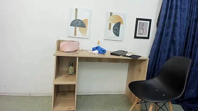 Emma Jnes online show from 12-23-24, 09:18