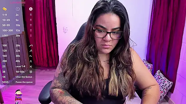 Snapshot of Sharon_hils chatting on 12-30-24, 07:53 Sharon hils online show from 12-30-24, 07:53