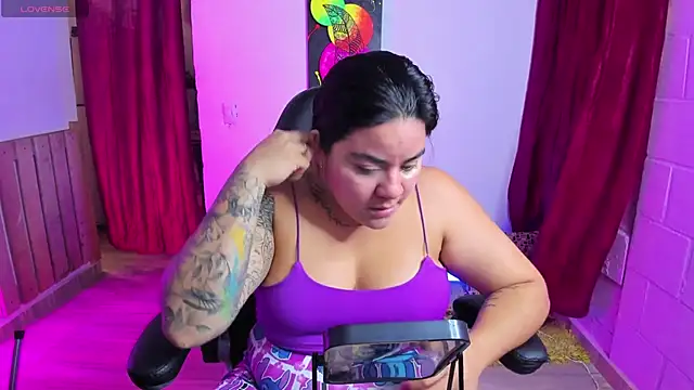 Snapshot of Sharon_hils chatting on 01-18-25, 02:23 Sharon hils online show from 01-18-25, 02:23