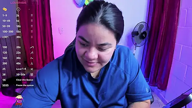 Snapshot of Sharon_hils chatting on 02-07-25, 05:51 Sharon hils online show from 02-07-25, 05:51